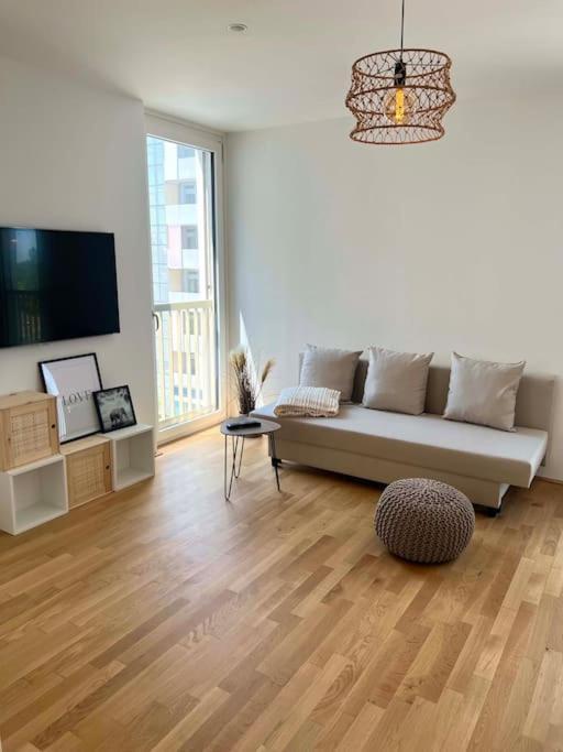Donaublick Oasis: Stylische Wohnung Vienna Exterior photo